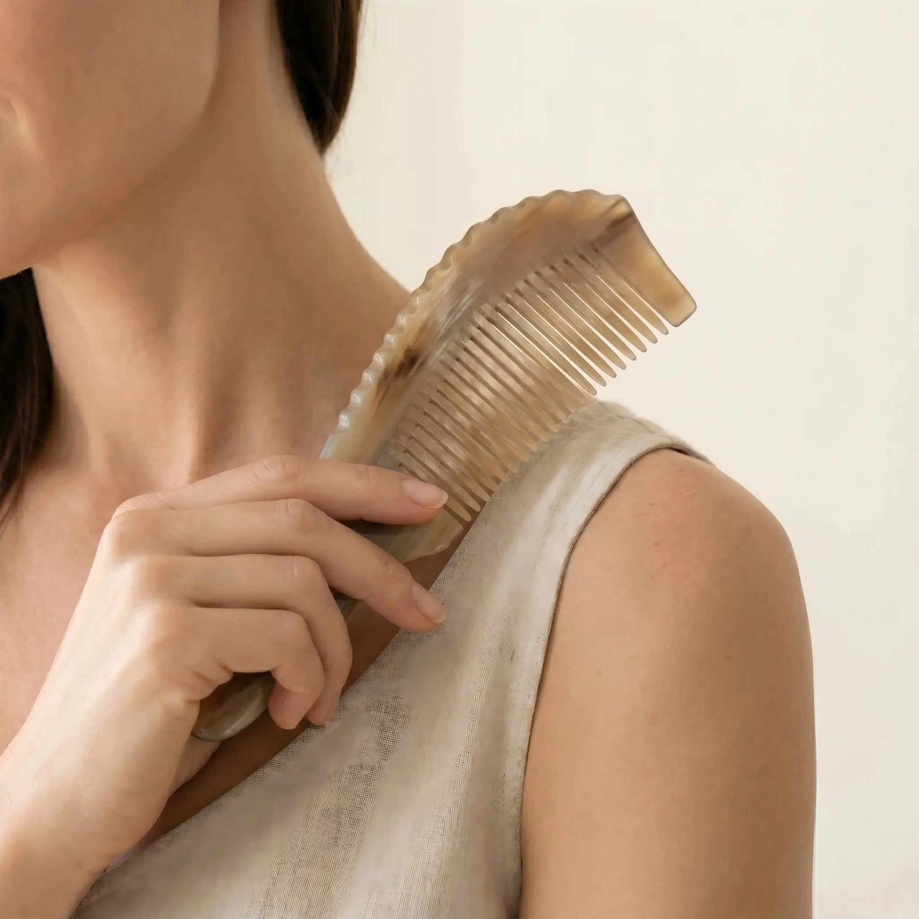 COZUY amber ox horn pointed-tail comb, smooth tooth-free edge at the shoulder for a gua sha ritual. detail image 4