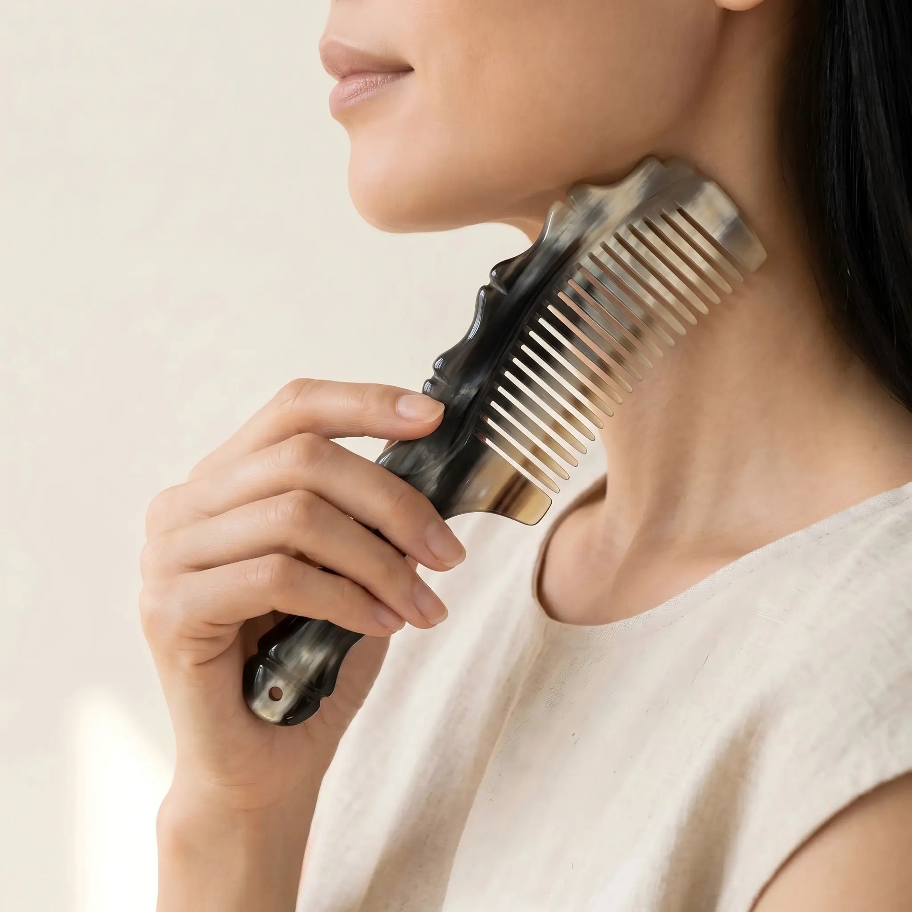 COZUY natural yak horn wave-spine comb, smooth tooth-free edge at the shoulder for a gua sha ritual. detail image 4